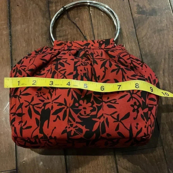 Liz Claiborne red & black print handbag, silver handles. 9” X 8” NWT - Picture 10 of 12